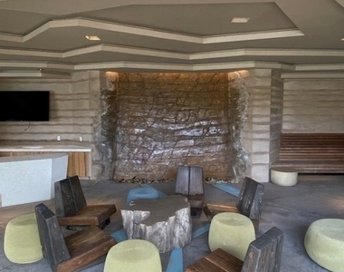 1055 Cadence - Photo Thumbnail 30