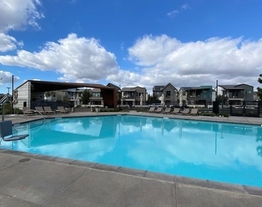 1055 Cadence - Photo Thumbnail 27