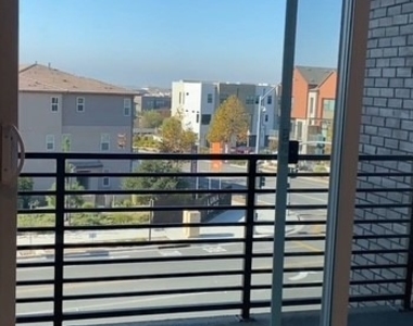1055 Cadence - Photo Thumbnail 5