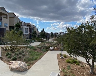 1055 Cadence - Photo Thumbnail 39