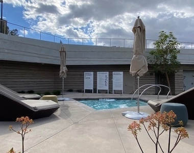 1055 Cadence - Photo Thumbnail 32