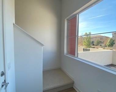 1055 Cadence - Photo Thumbnail 19