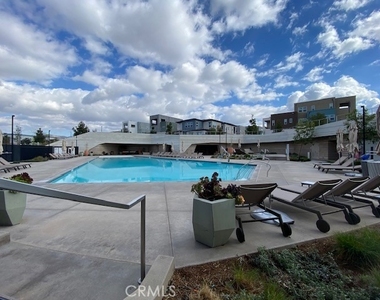 1055 Cadence - Photo Thumbnail 41