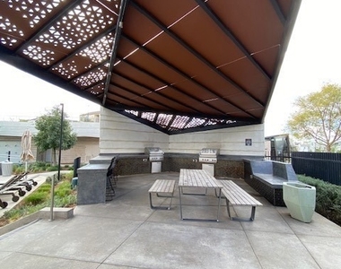 1055 Cadence - Photo Thumbnail 38