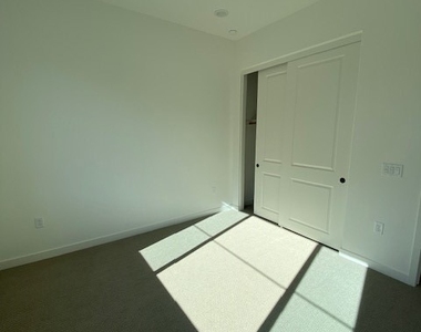 1055 Cadence - Photo Thumbnail 12