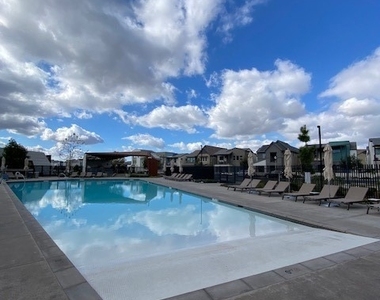 1055 Cadence - Photo Thumbnail 35