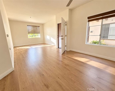 2960 Champion Way - Photo Thumbnail 2