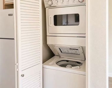 2960 Champion Way - Photo Thumbnail 5