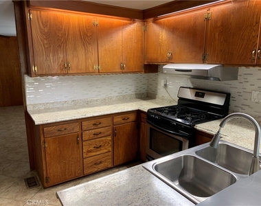 25814 Homeland Avenue - Photo Thumbnail 5