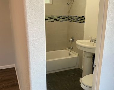 25814 Homeland Avenue - Photo Thumbnail 13