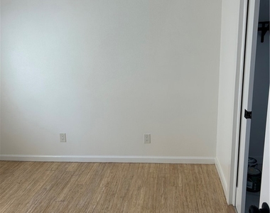 1640 Sherman Place - Photo Thumbnail 9