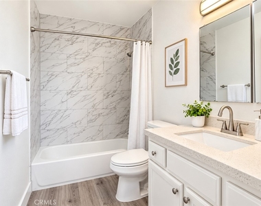 11657 Oxnard Street - Photo Thumbnail 23