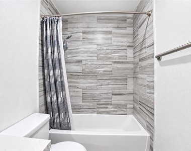 11657 Oxnard Street - Photo Thumbnail 5