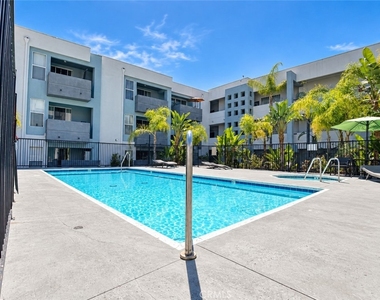 11657 Oxnard Street - Photo Thumbnail 11
