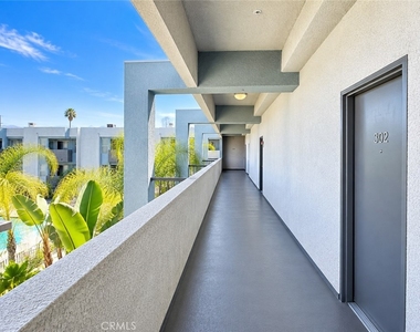 11657 Oxnard Street - Photo Thumbnail 21