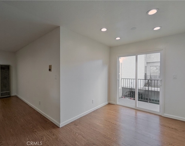 1159 Linden Avenue - Photo Thumbnail 5