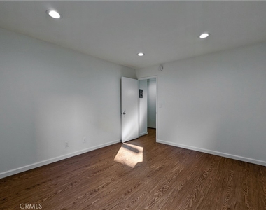 1159 Linden Avenue - Photo Thumbnail 14