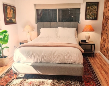 7703 Skyhill Drive - Photo Thumbnail 11