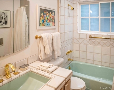 7703 Skyhill Drive - Photo Thumbnail 12