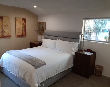7703 Skyhill Drive - Photo Thumbnail 7