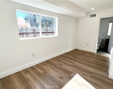 5635 Klump Avenue - Photo Thumbnail 12