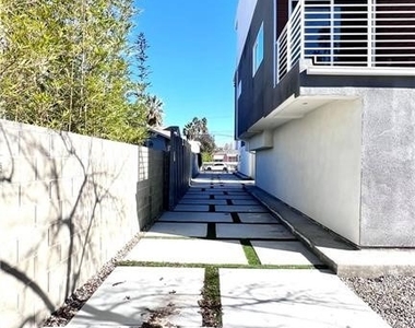 5635 Klump Avenue - Photo Thumbnail 16