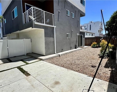 5635 Klump Avenue - Photo Thumbnail 18
