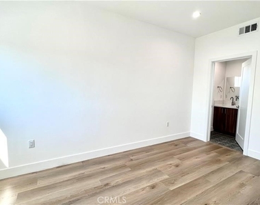 5635 Klump Avenue - Photo Thumbnail 8