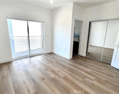 5635 Klump Avenue - Photo Thumbnail 9