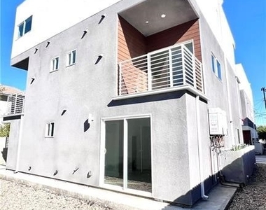 5635 Klump Avenue - Photo Thumbnail 17