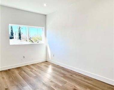 5635 Klump Avenue - Photo Thumbnail 7