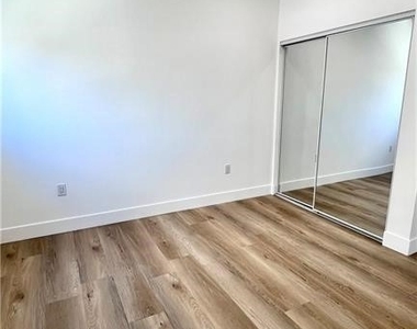 5635 Klump Avenue - Photo Thumbnail 5
