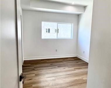 5635 Klump Avenue - Photo Thumbnail 3