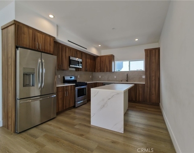 5635 Klump Avenue - Photo Thumbnail 22