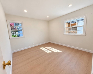 22716 Berdon Street - Photo Thumbnail 3