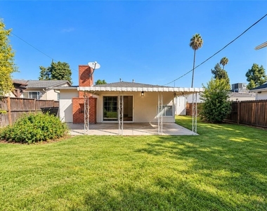 22716 Berdon Street - Photo Thumbnail 11