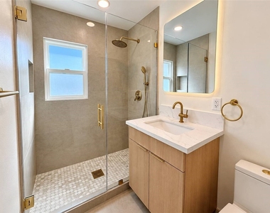 22716 Berdon Street - Photo Thumbnail 9