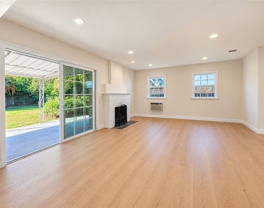 22716 Berdon Street - Photo Thumbnail 8