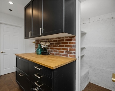 1930 Weepah Way - Photo Thumbnail 7