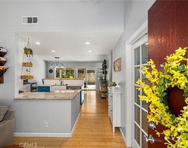 1231 N Dolores - Photo Thumbnail 3
