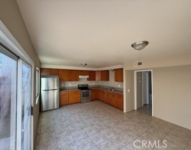 249 E Jackson Street - Photo Thumbnail 8
