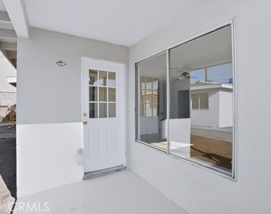 2205 W 9th - Photo Thumbnail 13