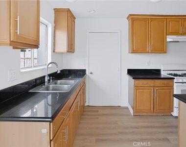 2205 W 9th - Photo Thumbnail 4