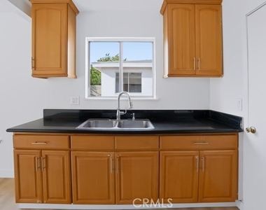 2205 W 9th - Photo Thumbnail 5