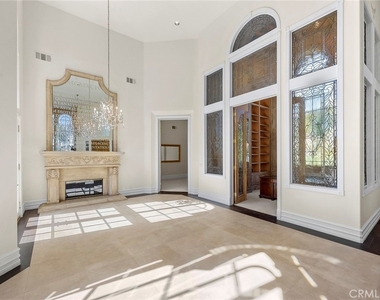 115 S Montgomery - Photo Thumbnail 9