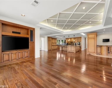 115 S Montgomery - Photo Thumbnail 15