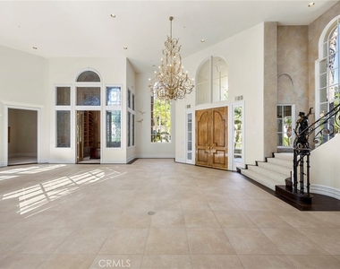 115 S Montgomery - Photo Thumbnail 5
