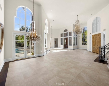 115 S Montgomery - Photo Thumbnail 7