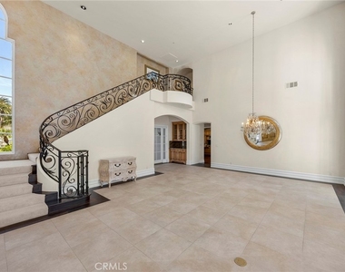 115 S Montgomery - Photo Thumbnail 6