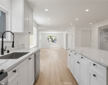 2338 S Cloverdale Avenue - Photo Thumbnail 8